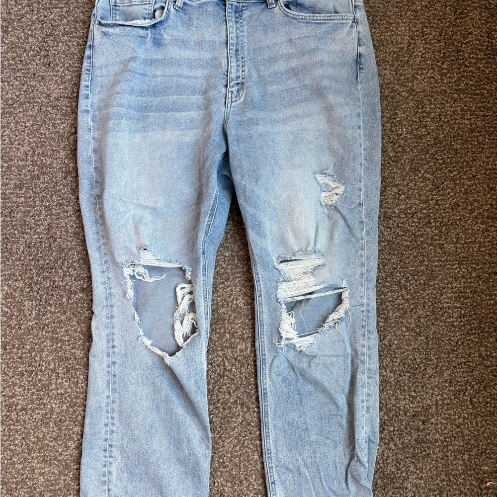ARULA Light Wash Distressed Boyfriend Jeans